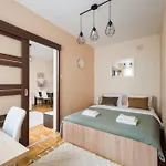 National Stadium Cozy Retreat By Bookinghost Daire