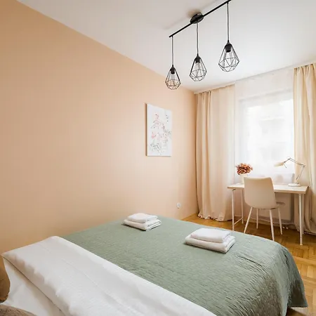 National Stadium Cozy Retreat By Bookinghost Varšava