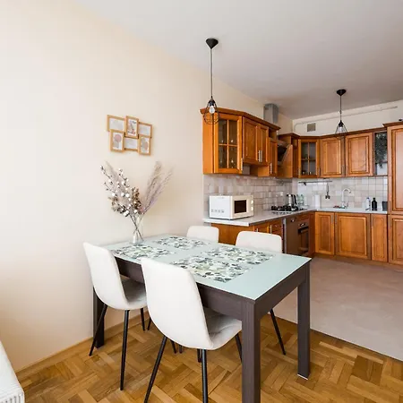 National Stadium Cozy Retreat ורשה